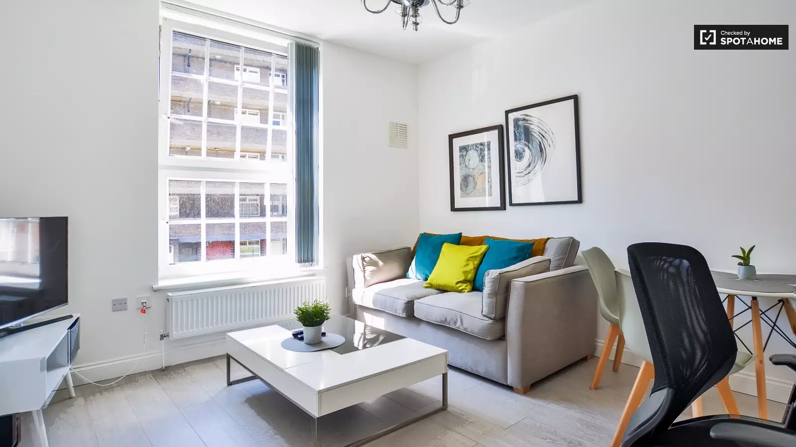 Flat Hanbury Street in Greater London