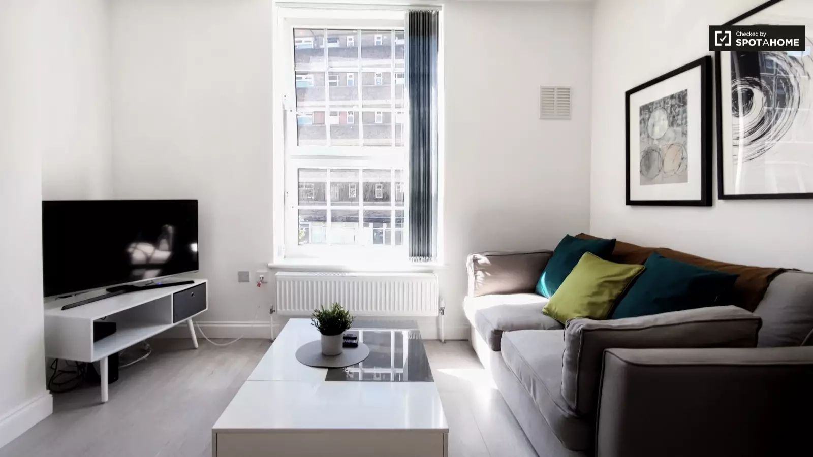 Flat Hanbury Street in Greater London