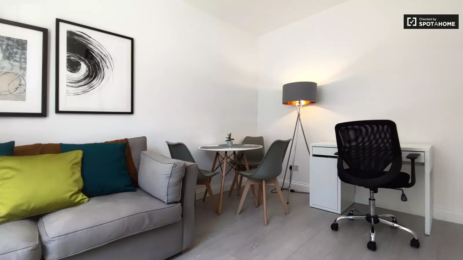 Flat Hanbury Street in Greater London