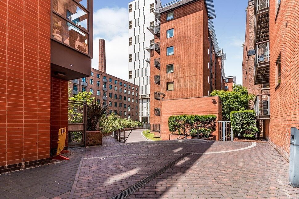 Flat Lower Chatham Street in Manchester