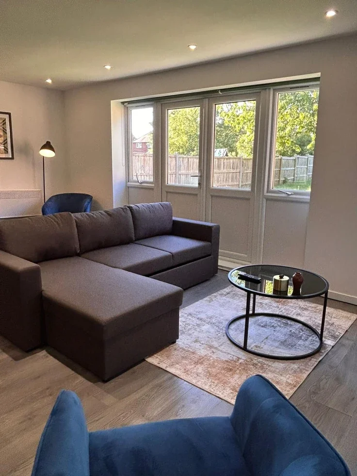 Flat Westbrook Drive in Greater London