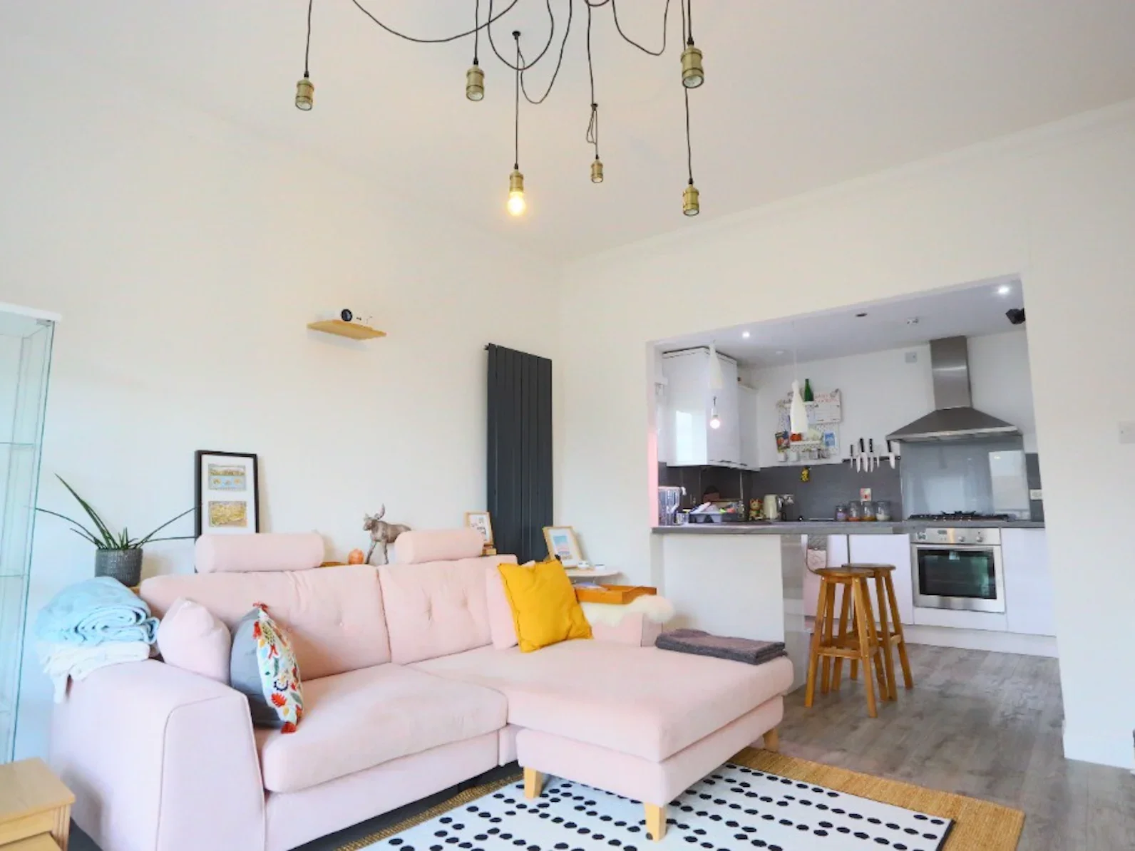 Flat Hawk Brae in Livingston