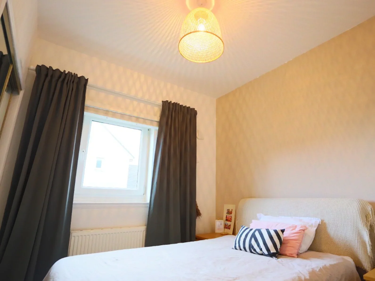 Flat Hawk Brae in Livingston