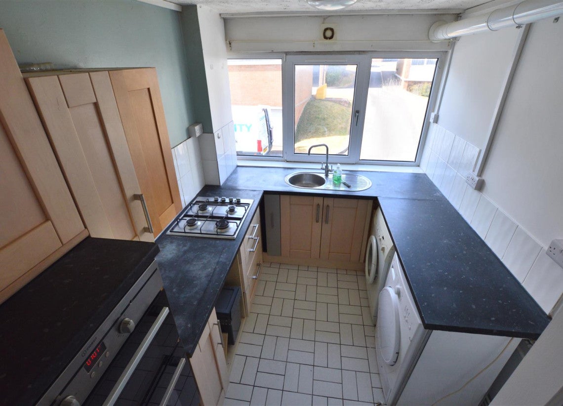 Flat Whitley Court in Coventry