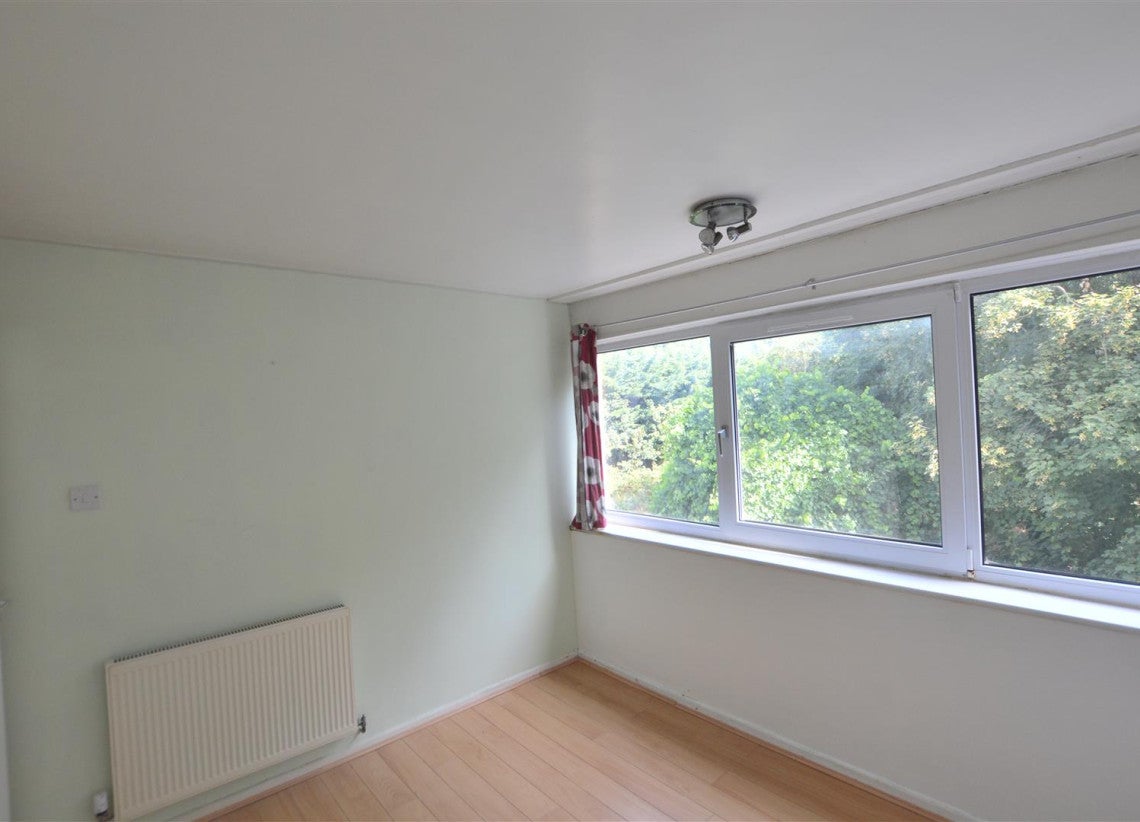 Flat Whitley Court in Coventry