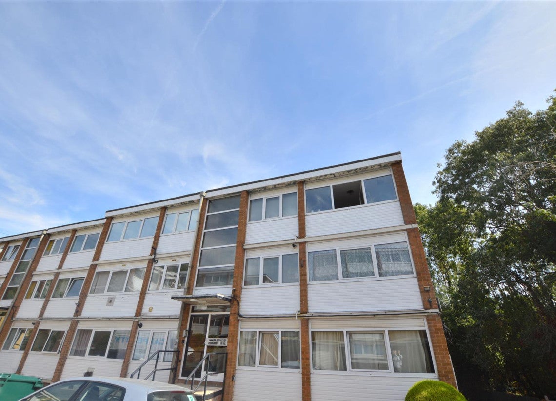 Flat Whitley Court in Coventry