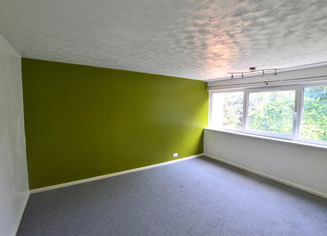Flat Whitley Court in Coventry