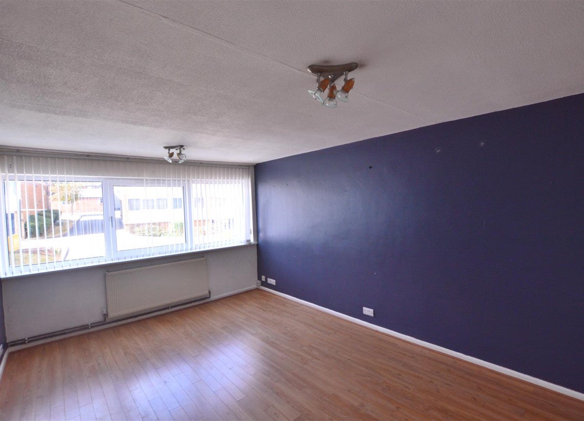 Flat Whitley Court in Coventry