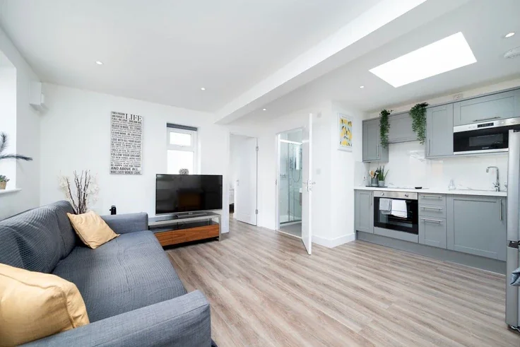 Flat Cambridge Gardens in Greater London