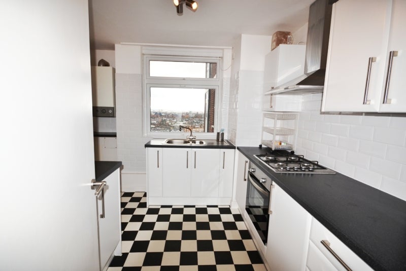 Flat Shepherds Bush Green in Greater London