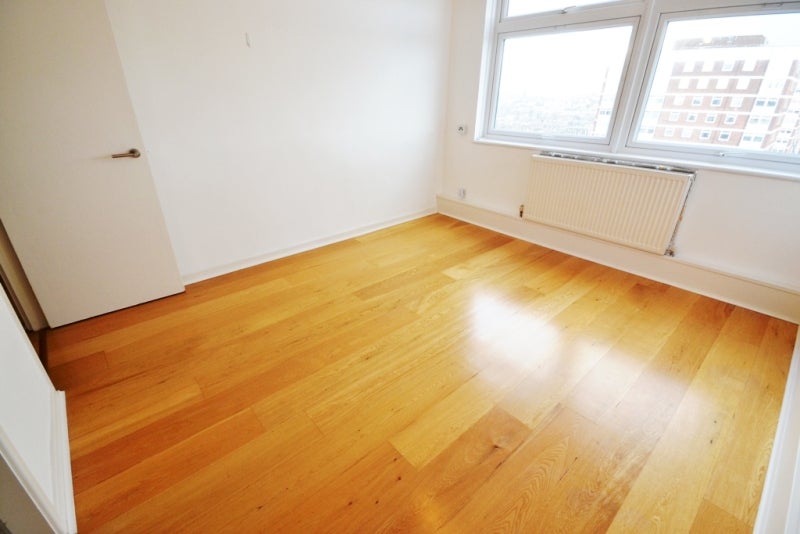 Flat Shepherds Bush Green in Greater London