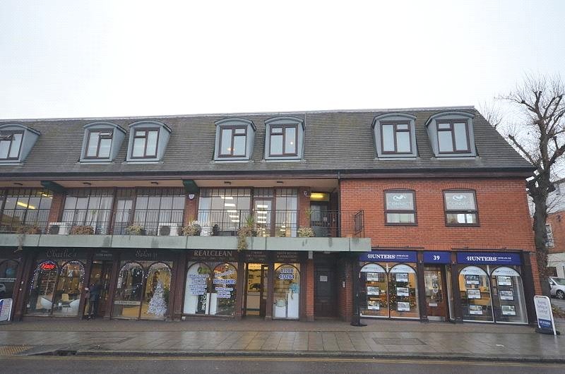 Flat Mavis Grove in Greater London