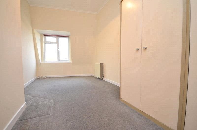 Flat Mavis Grove in Greater London