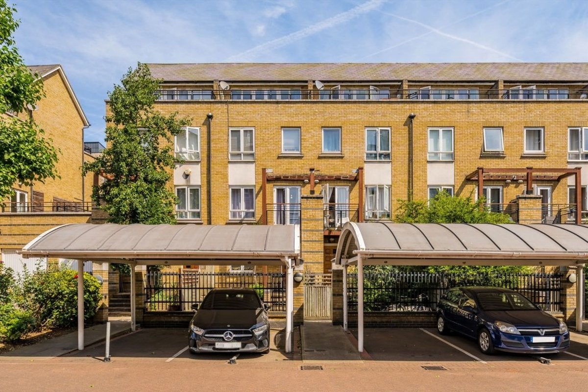 House St. Davids Square in Greater London