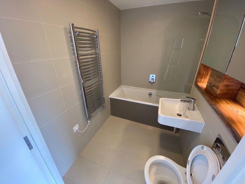 Room Market Road in Greater London