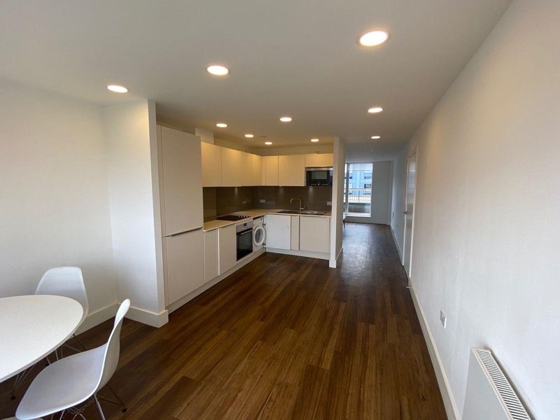 Room Market Road in Greater London