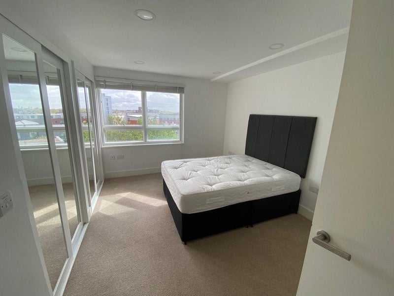 Room Market Road in Greater London
