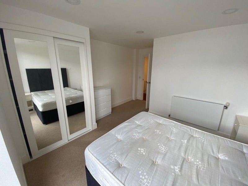 Room Market Road in Greater London