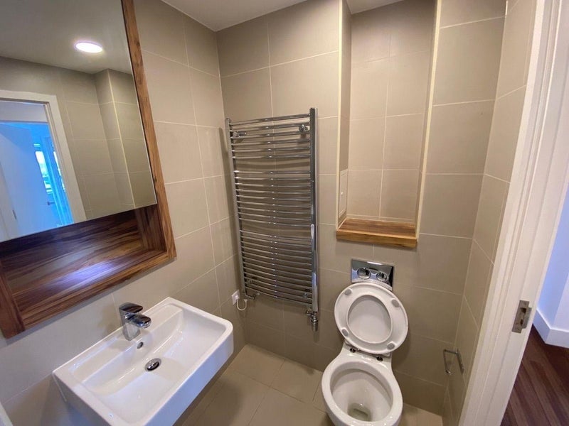 Room Market Road in Greater London