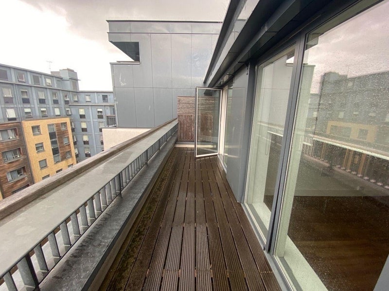 Room Market Road in Greater London