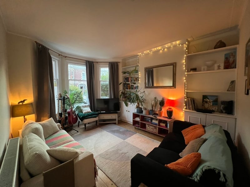 Flat Fieldhouse Road in Greater London