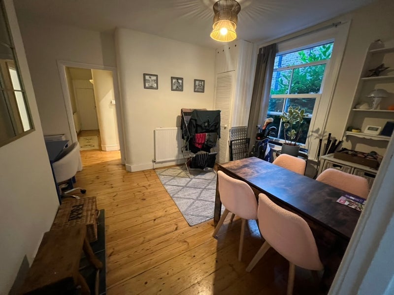 Flat Fieldhouse Road in Greater London