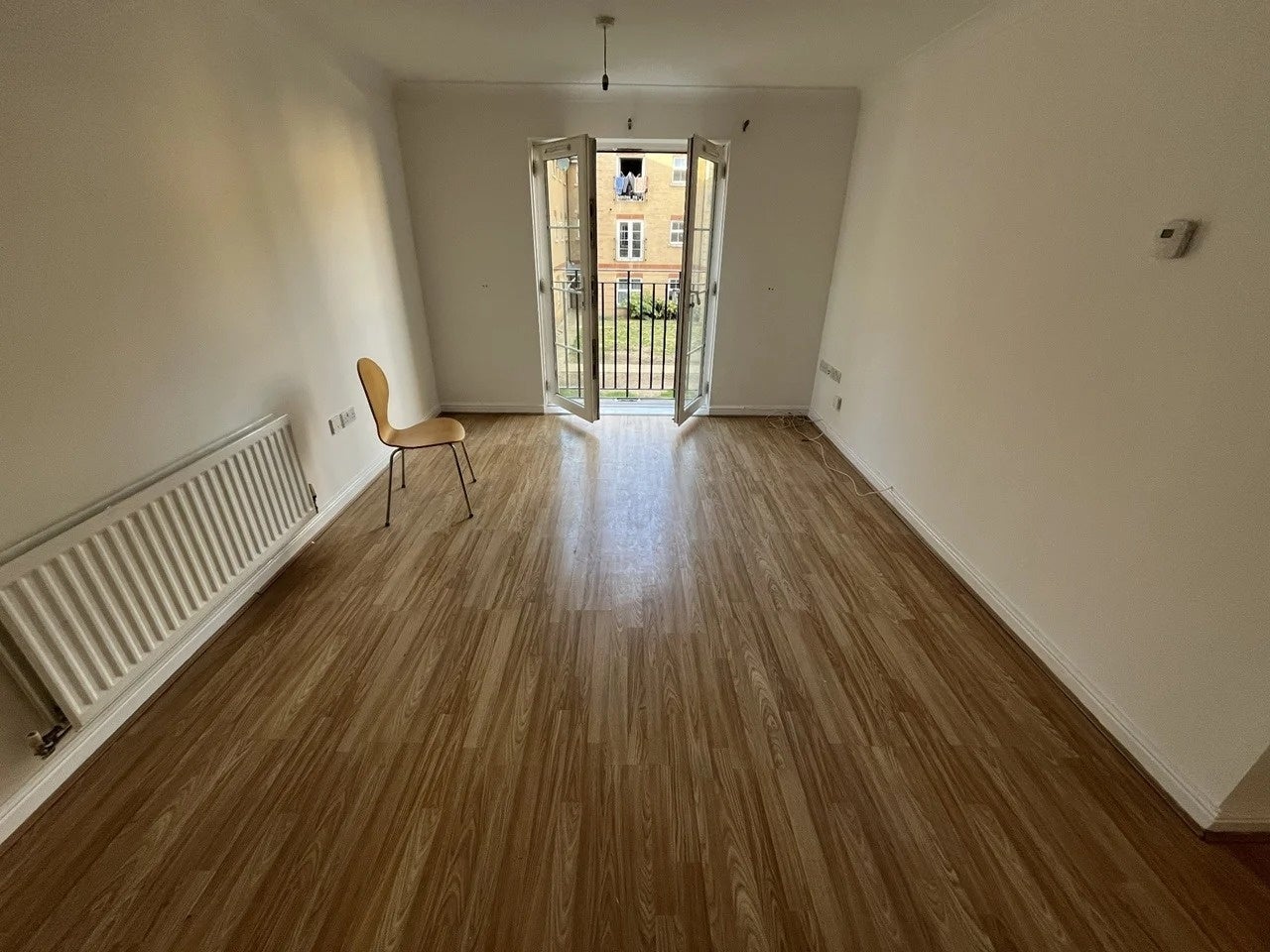 Flat Piper Way in Greater London