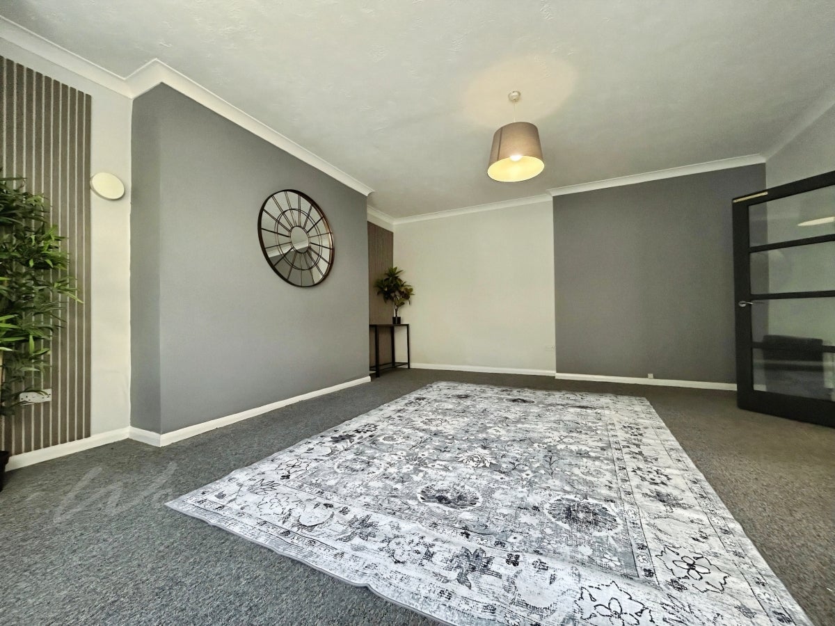 Flat Upper Grosvenor Road in Tunbridge Wells