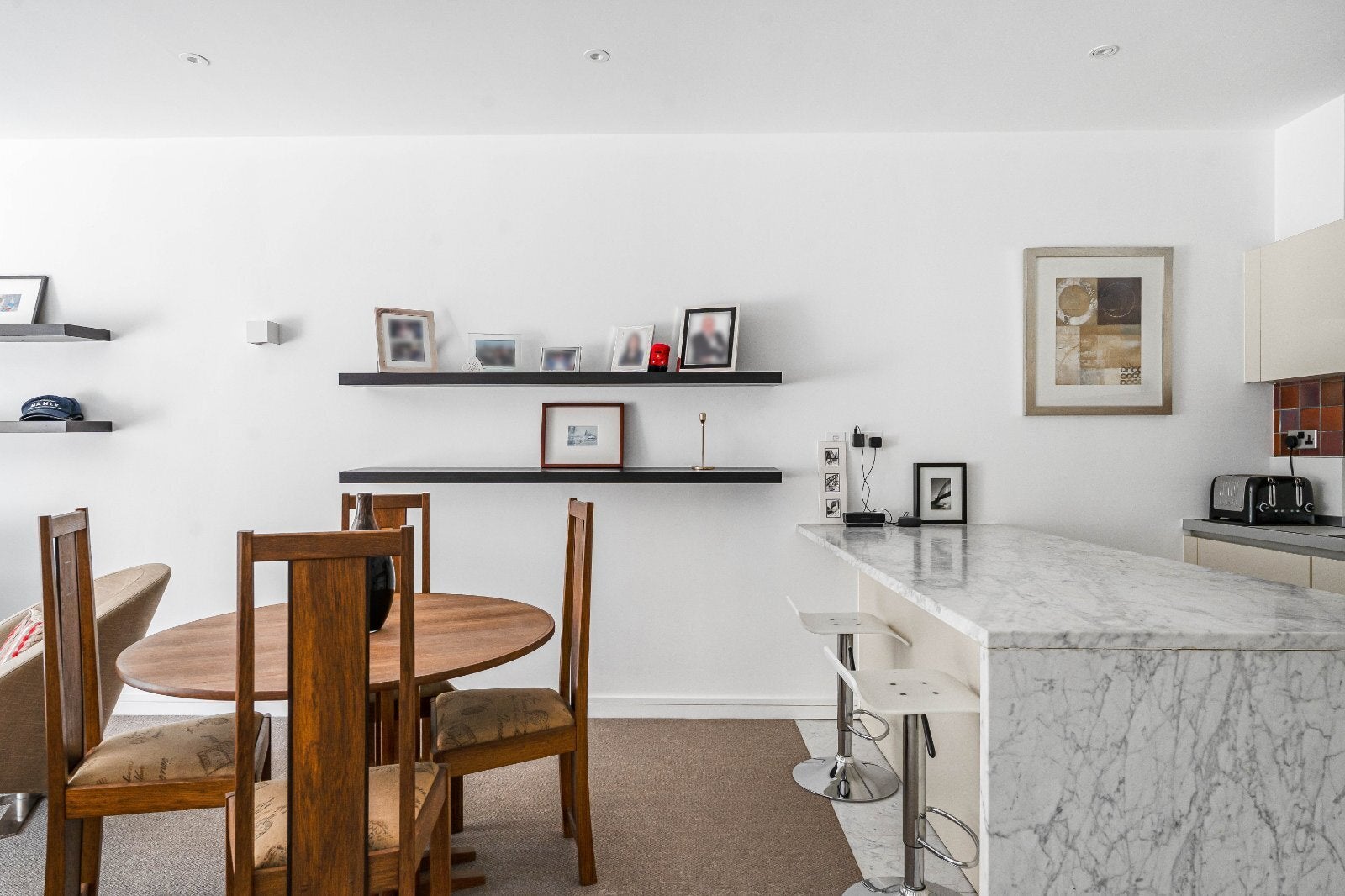 Flat Melliss Avenue in Greater London