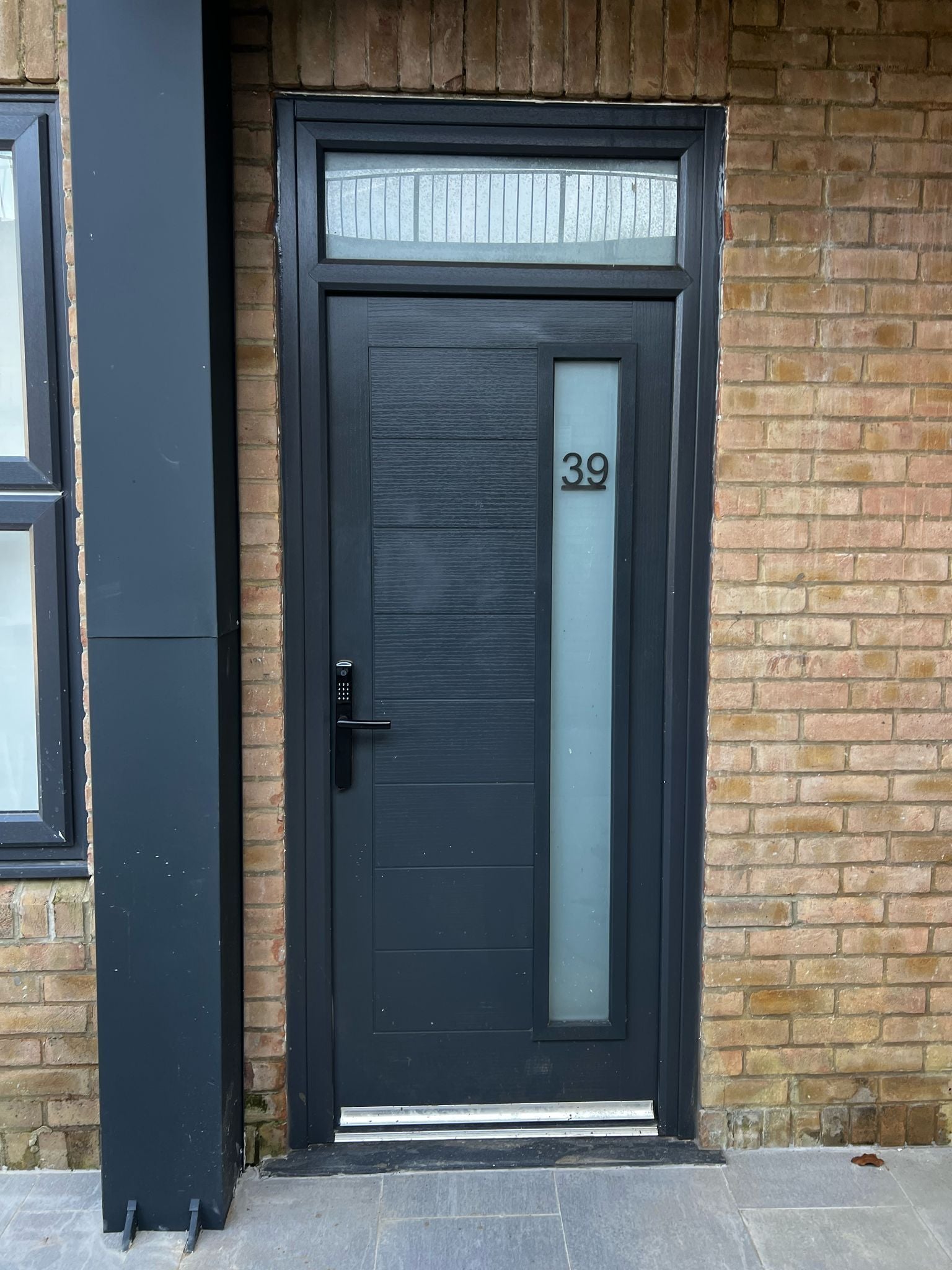 Flat Ballards Lane in Greater London