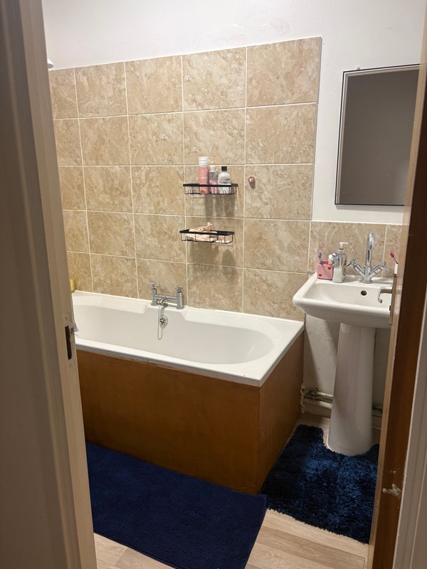 Room New Cross Road in Greater London