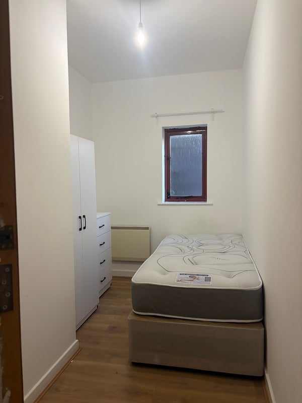 Room New Cross Road in Greater London