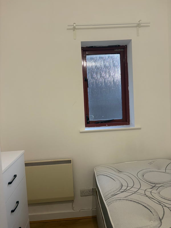 Room New Cross Road in Greater London
