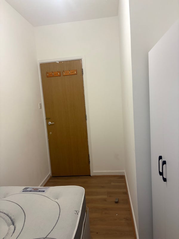 Room New Cross Road in Greater London