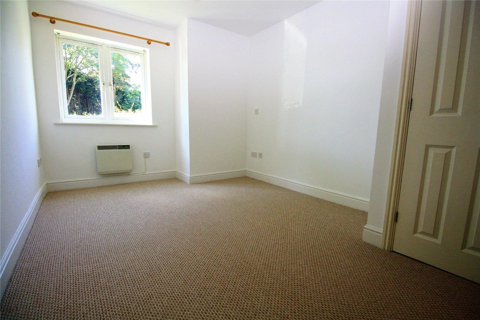 Flat Clarendon Way in Colchester