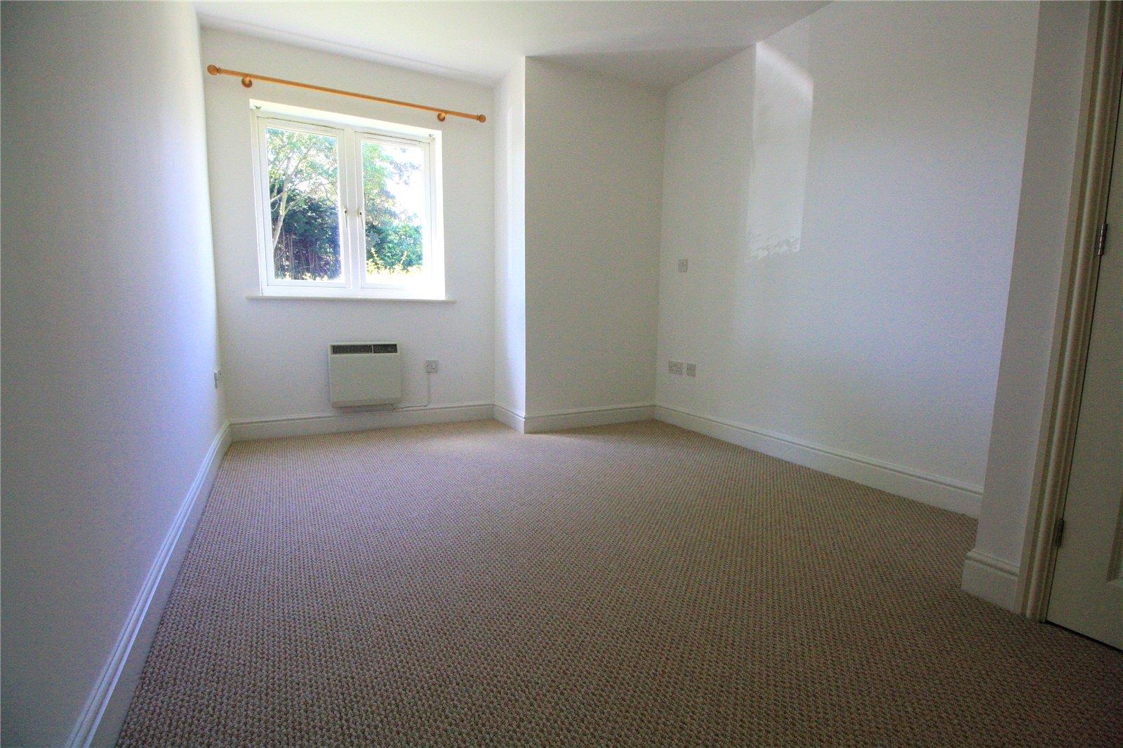 Flat Clarendon Way in Colchester