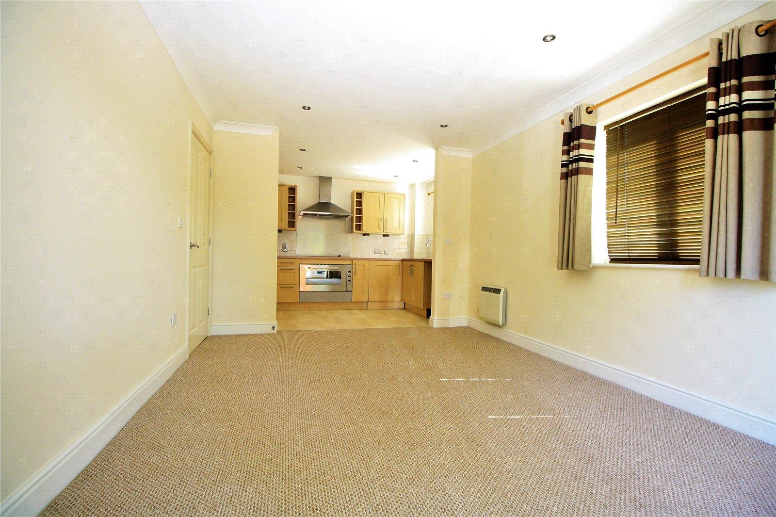 Flat Clarendon Way in Colchester