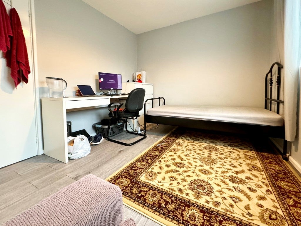 Room Aisgill Avenue in Greater London