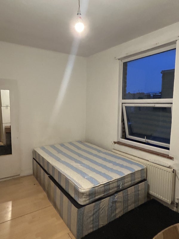 Room Harringay Road in Greater London