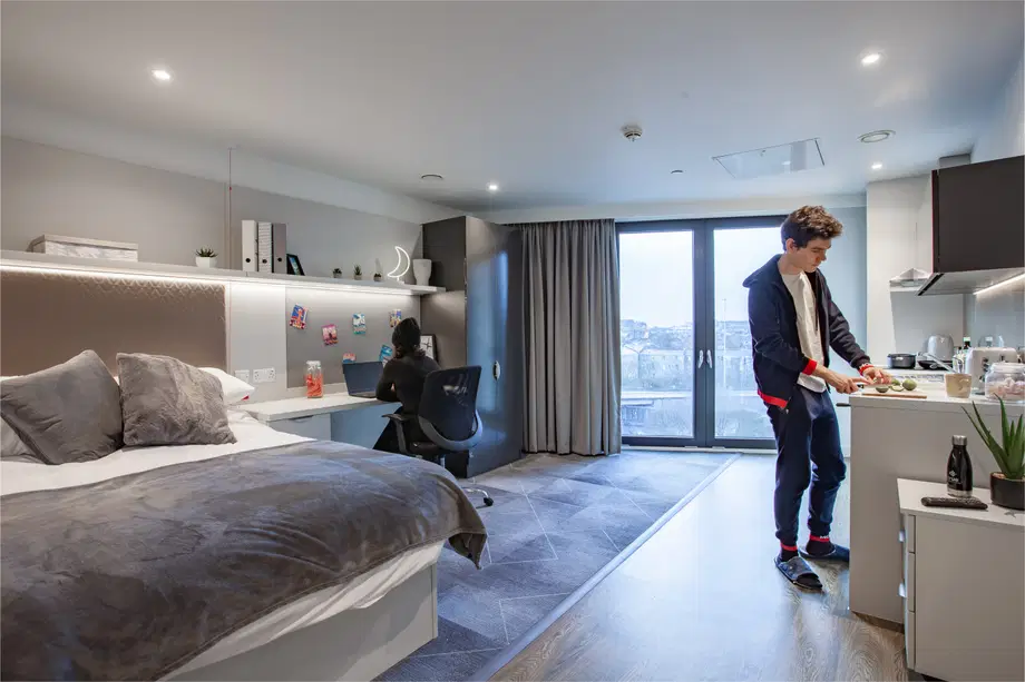 Room New City Road in Glasgow