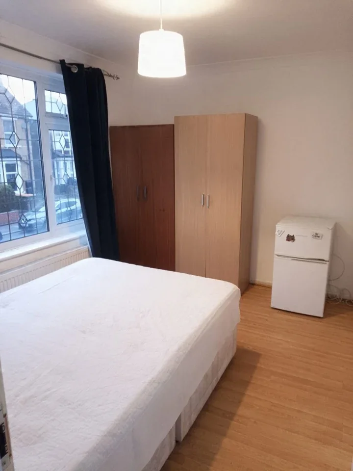 Room Atherton Road in Greater London