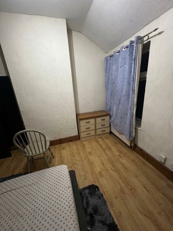Room Harvey Road in Birmingham