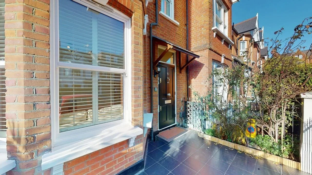 Room Elsenham Street in Greater London