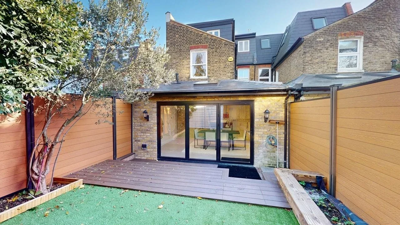 Room Elsenham Street in Greater London