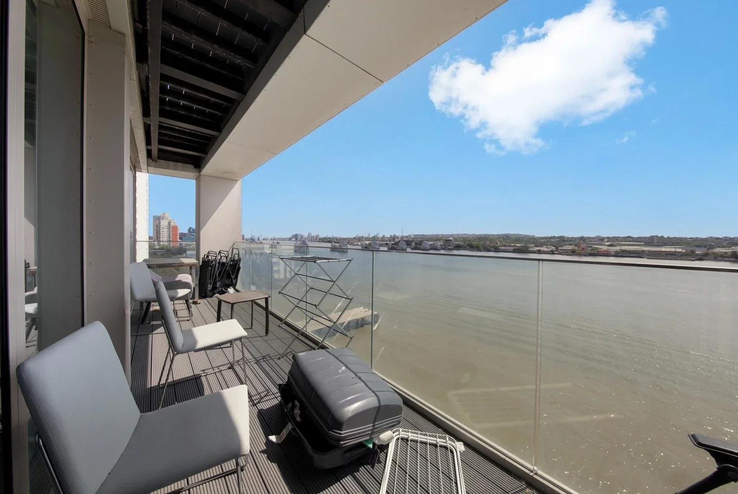 Flat Riverside Walk in Greater London
