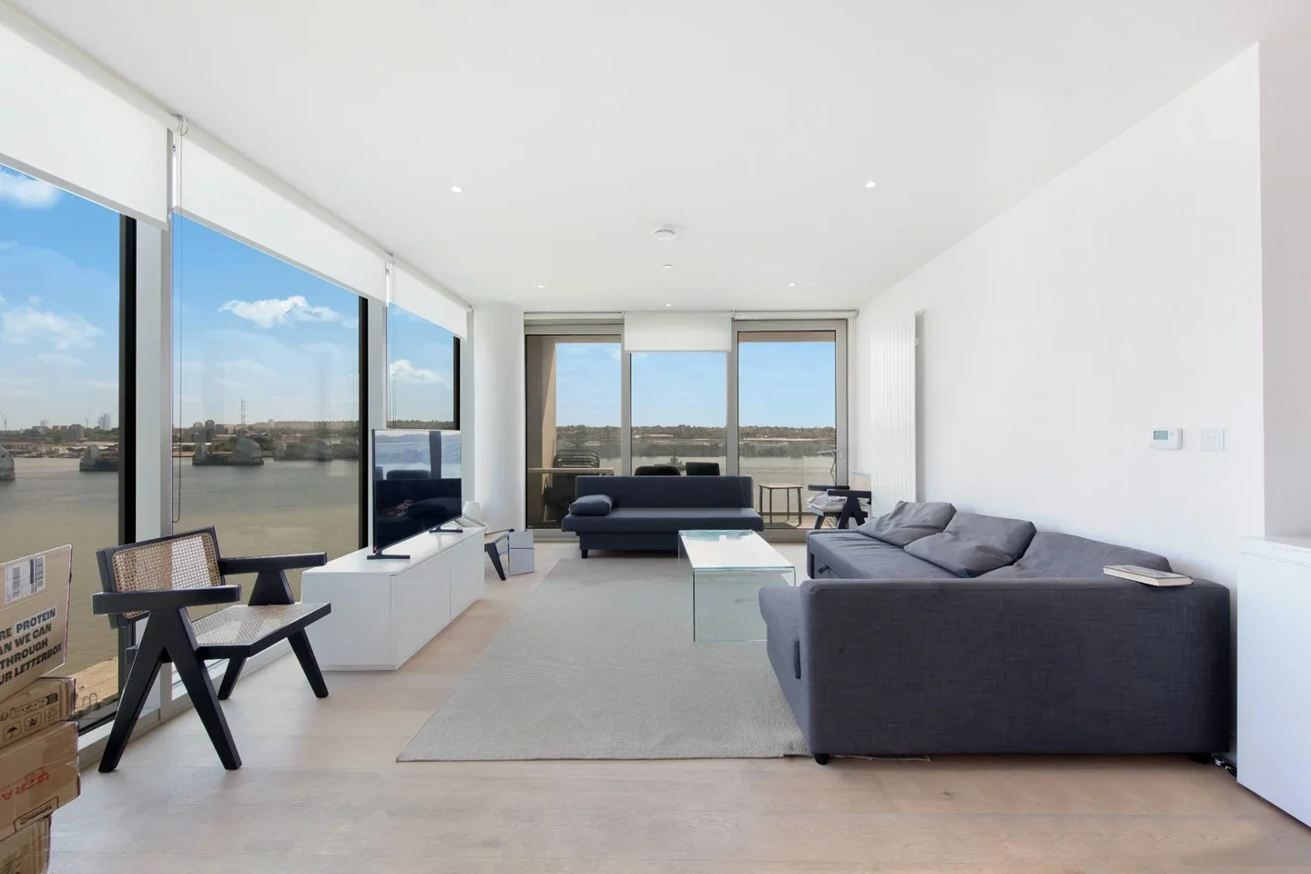 Flat Riverside Walk in Greater London