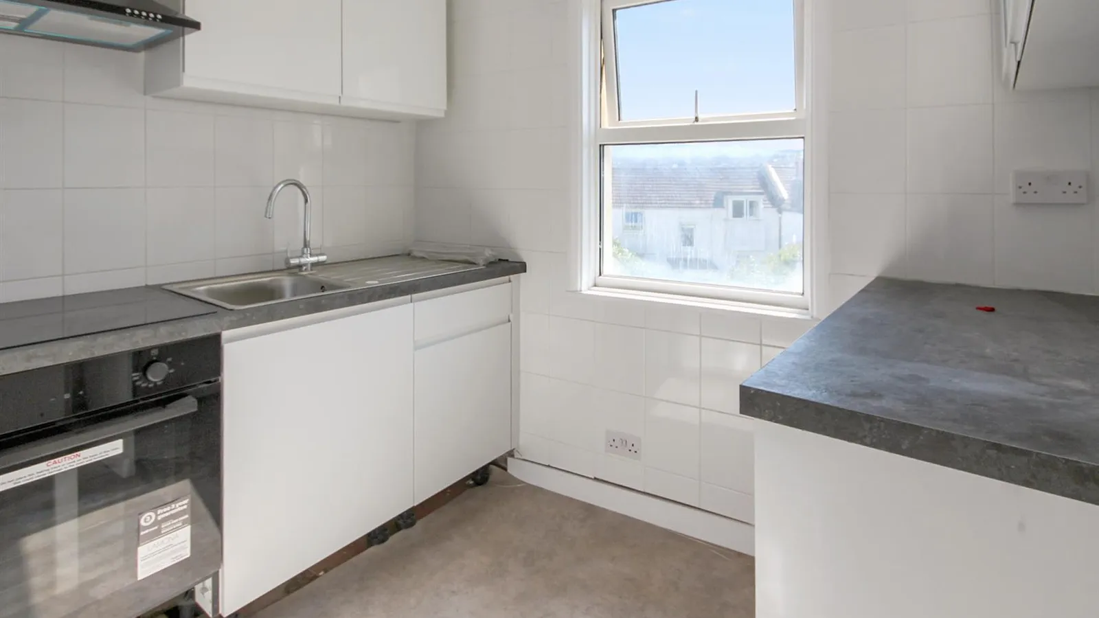 Flat Round Hill Crescent in Brighton