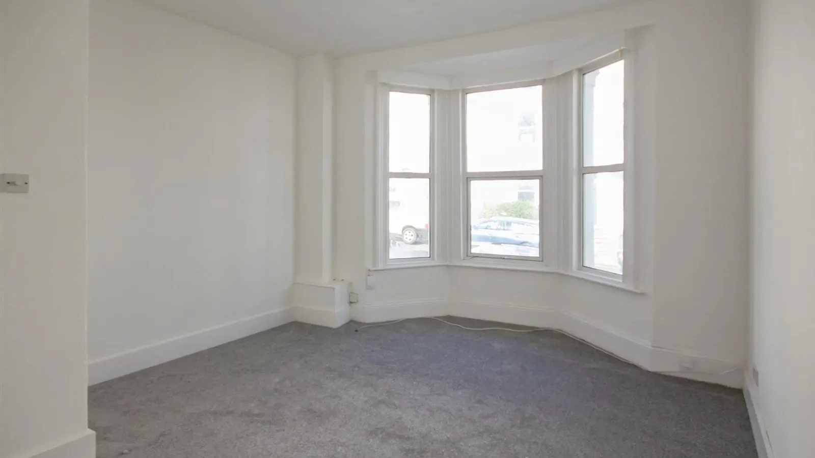 Flat Round Hill Crescent in Brighton