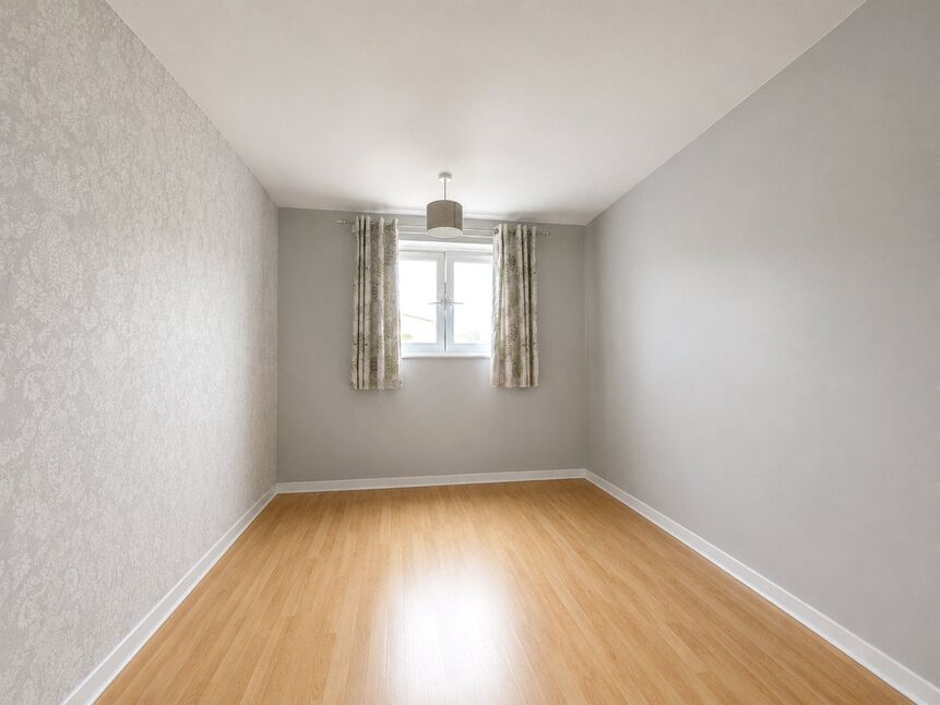 Flat Well Hall Road in Greater London