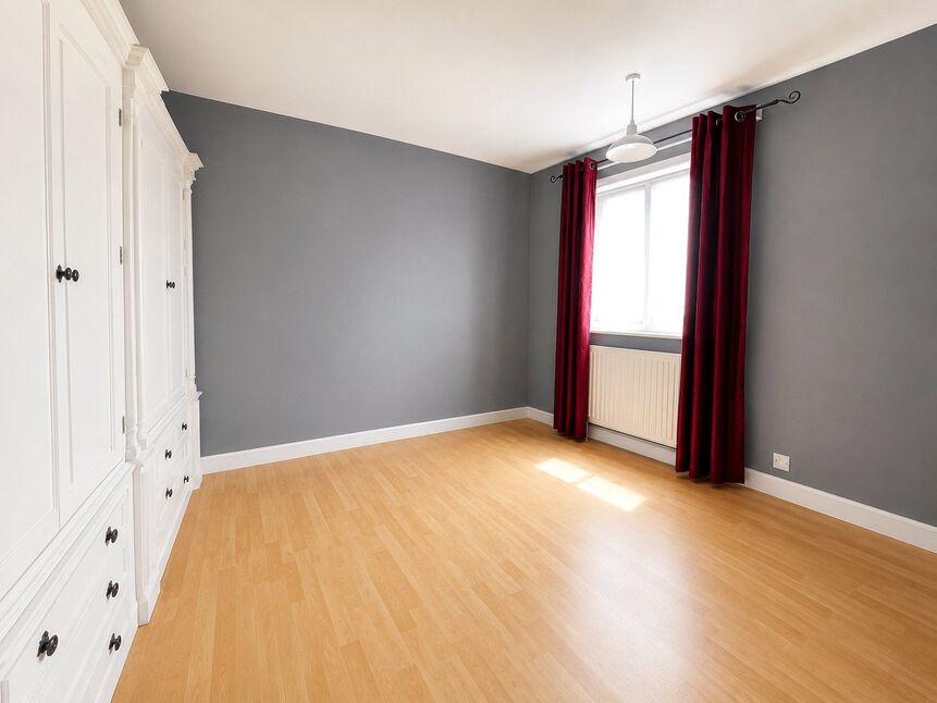 Flat Well Hall Road in Greater London